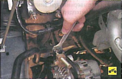 как снять генератор митсубиси лансер 9