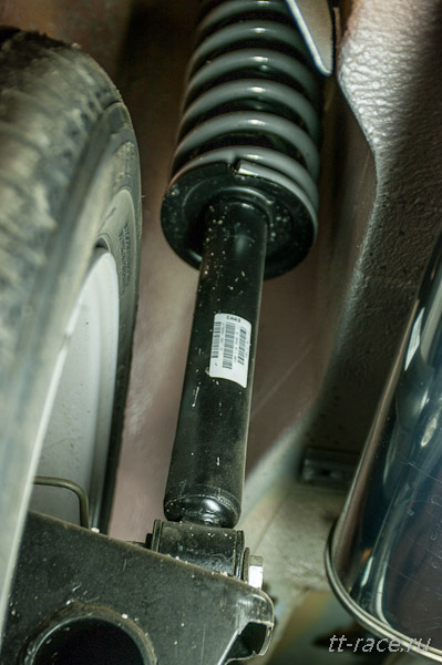 Крепление амортизатора заднего 2190. Болт крепления задней оси ваз 2190. Проставки под задние амортизаторы гранта. Крепление амортизатора гранта. Крепление стойки задней 2190.