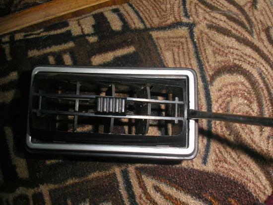 Дефлектор обдува ваз 2105. Ваз 2107 дефлекторы воздуховодов. Дефлекторы печки ваз 2105. Дефлекторы воздуховодов ваз 2107. Центральное сопло воздуховода ваз 2107.