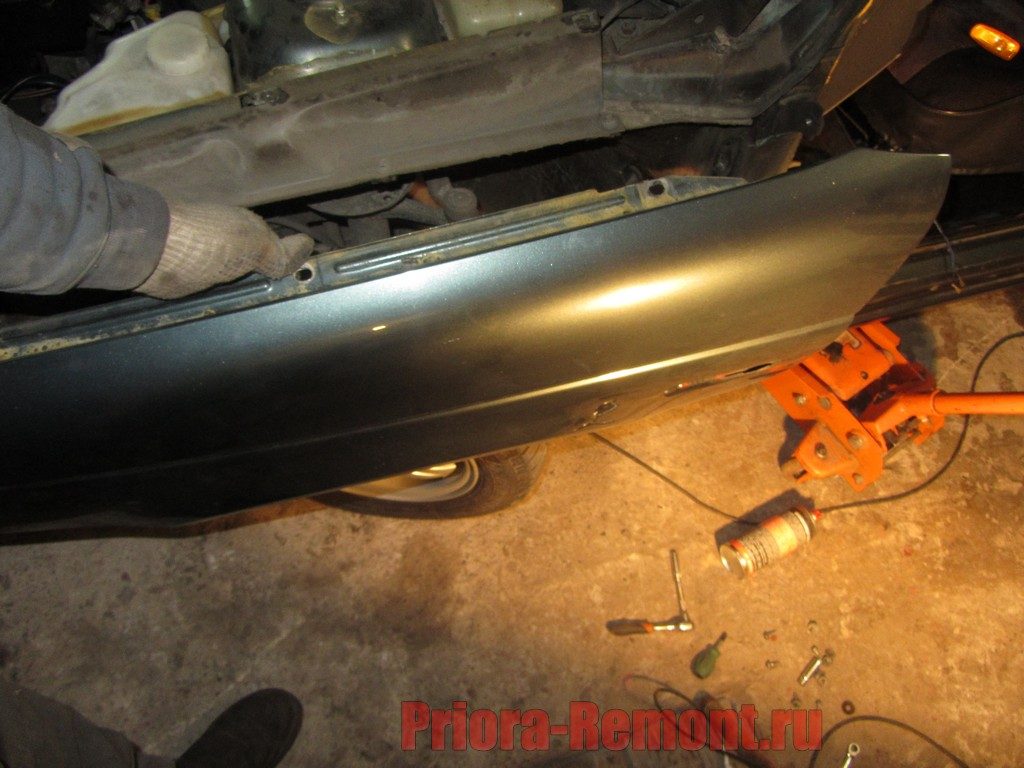 крепление переднего крыла лада приора. крепление крыла переднего левого лада приора. снятие переднего крыла приора. серебристая приора без бампера. замена левого переднего крыла приора-2.