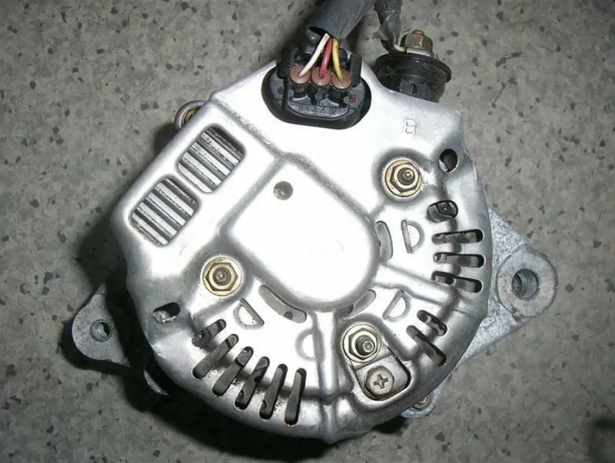 4. генератор ваз 2110 на приору. генератор на 135 ампер на ваз 2115. провода на генератор змз 406. провод возбуждения генератора ауди 80.