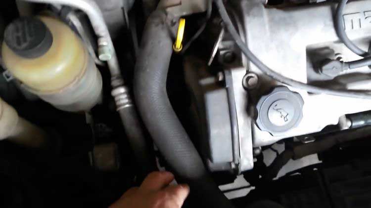 Mazda Xedos 9 патрубок охлаждающей жидкости