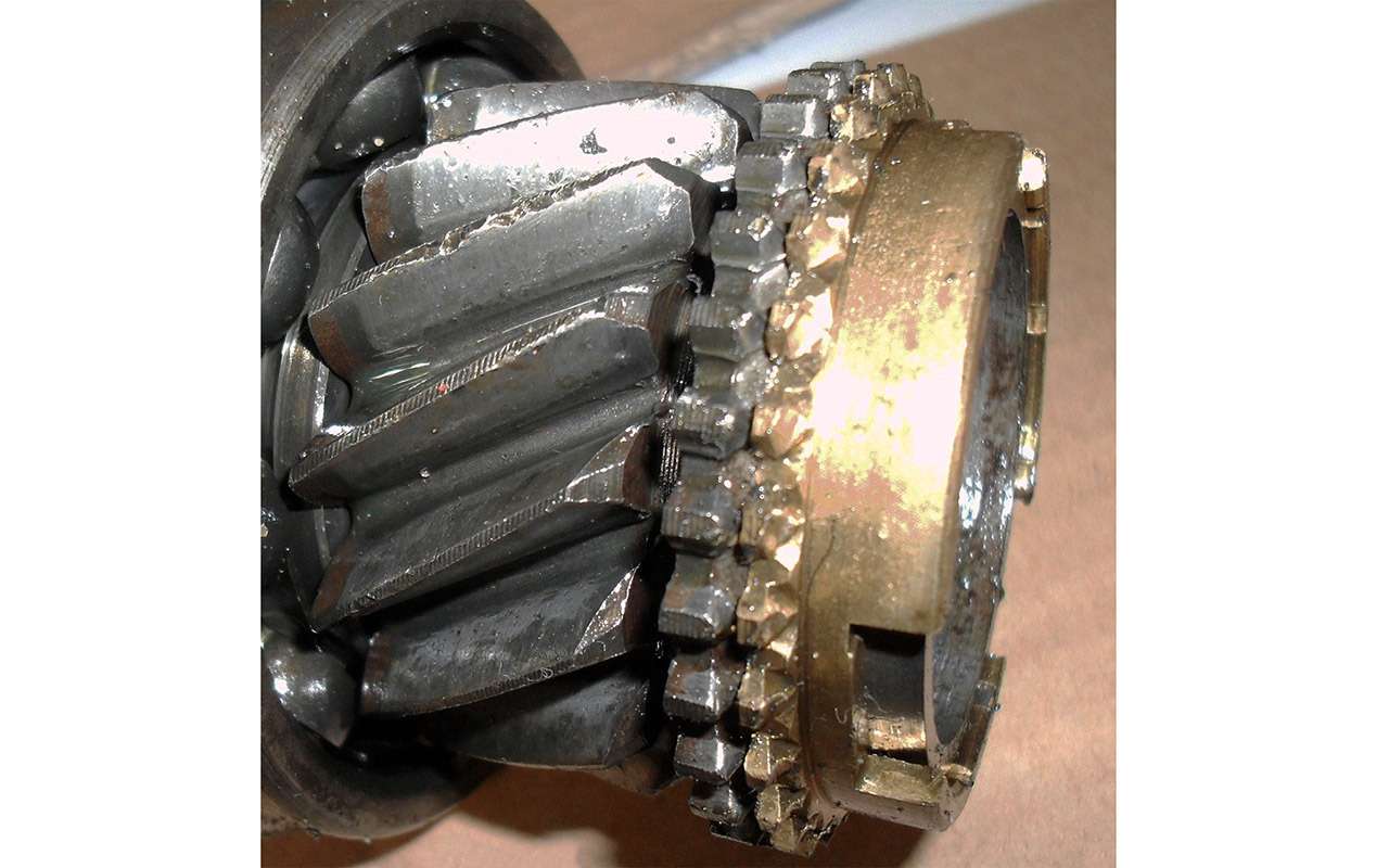 На коробке газон некст вылетает 3 передача. Почему вылетает 5 скорость. Почему вылетает 5 скорость. Вылетает 5 передача на газели причины. Почему вылетает 5 скорость.