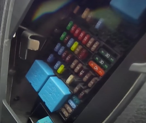 Электрическая схема рено дастер рестайлинг 2017 по цветам проводов