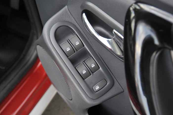 стеклоподъемники рено дастер. блок управления стеклоподъемниками кнопки renault duster. электрический стеклоподъёмник рено дастер 12600 492-05b. стеклоподъемники рено дастер. стеклоподъемники рено дастер.