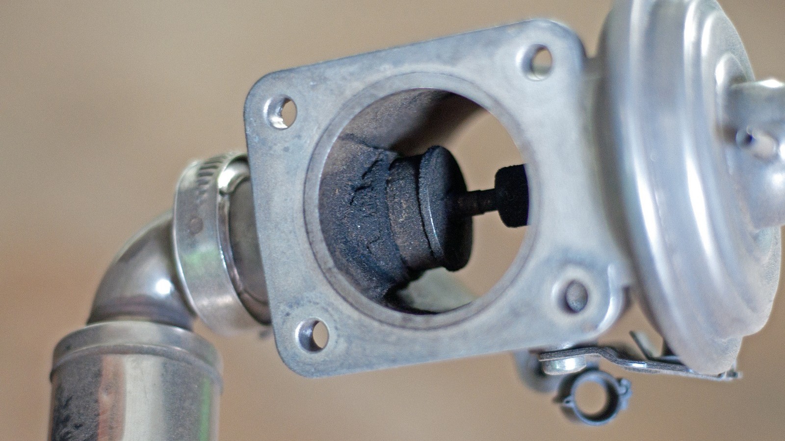 Клапан егр в разрезе. Клапан egr газ. Показать клапан егр. Показать клапан егр. Клапан егр волга.