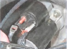 Снятие стартера приора. Втягивающий на стартер приора. Крепление стартера приора. Разборка стартера приора 16 клапанов. Снятие стартера приора.